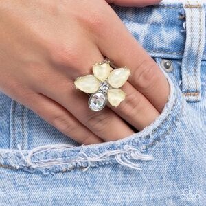 Elegant Cream Floral Ring